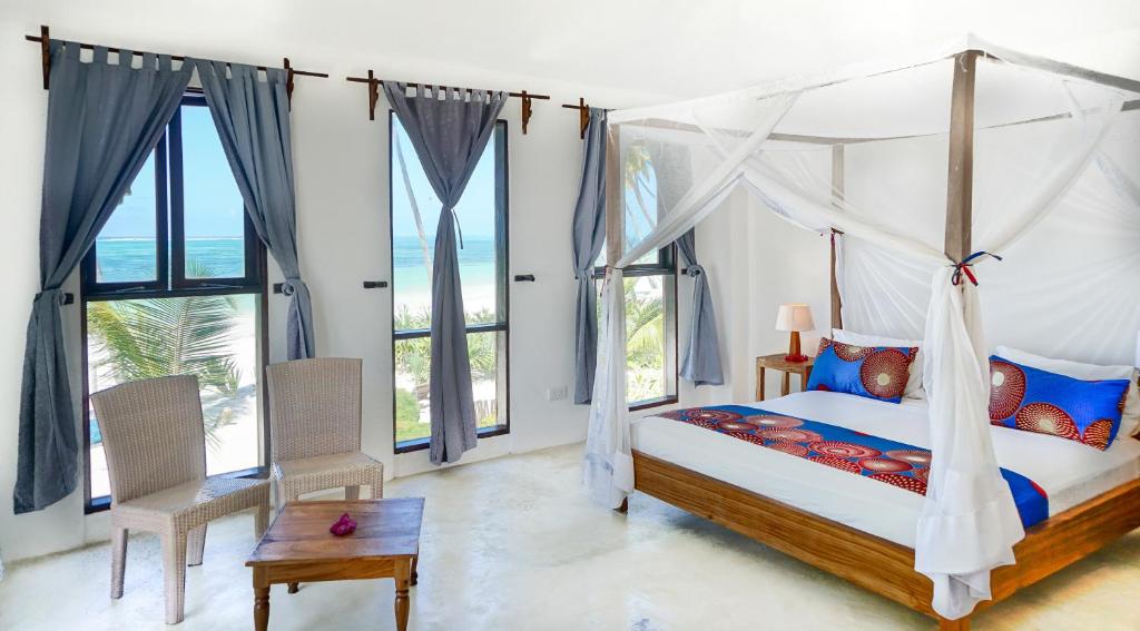Ocean Front Two Rooms Bungalow 3