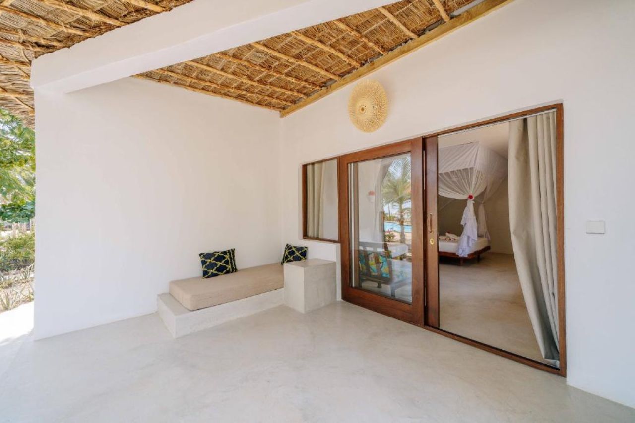 Deluxe Front Room 3