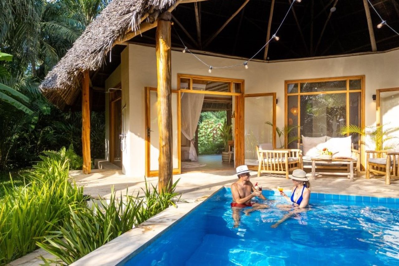 Luxury Garden Villa with Pool 1