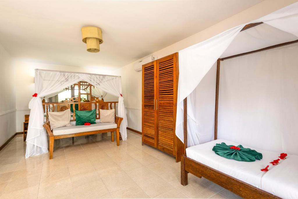 Front View Bungalow 2
