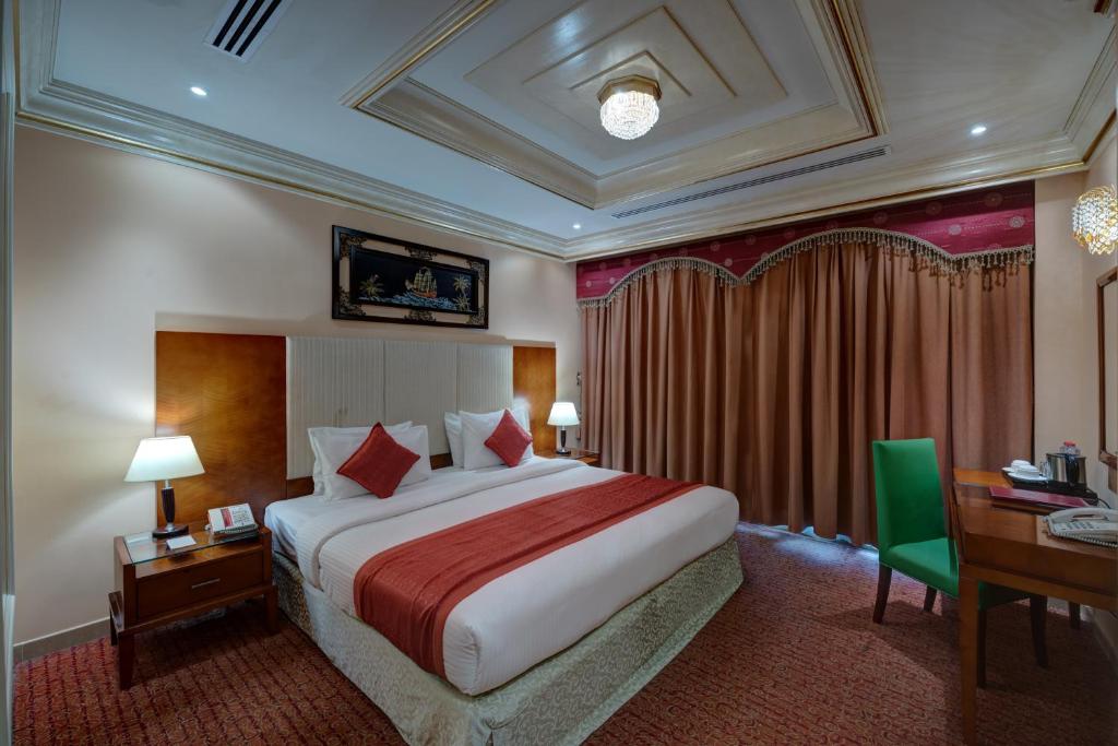 Business Class Suite with Balcony 3