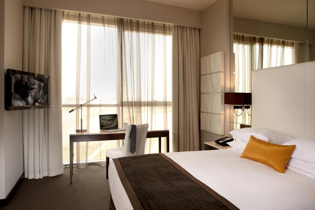 Spacious One bedroom Suite with Kitchenette 1