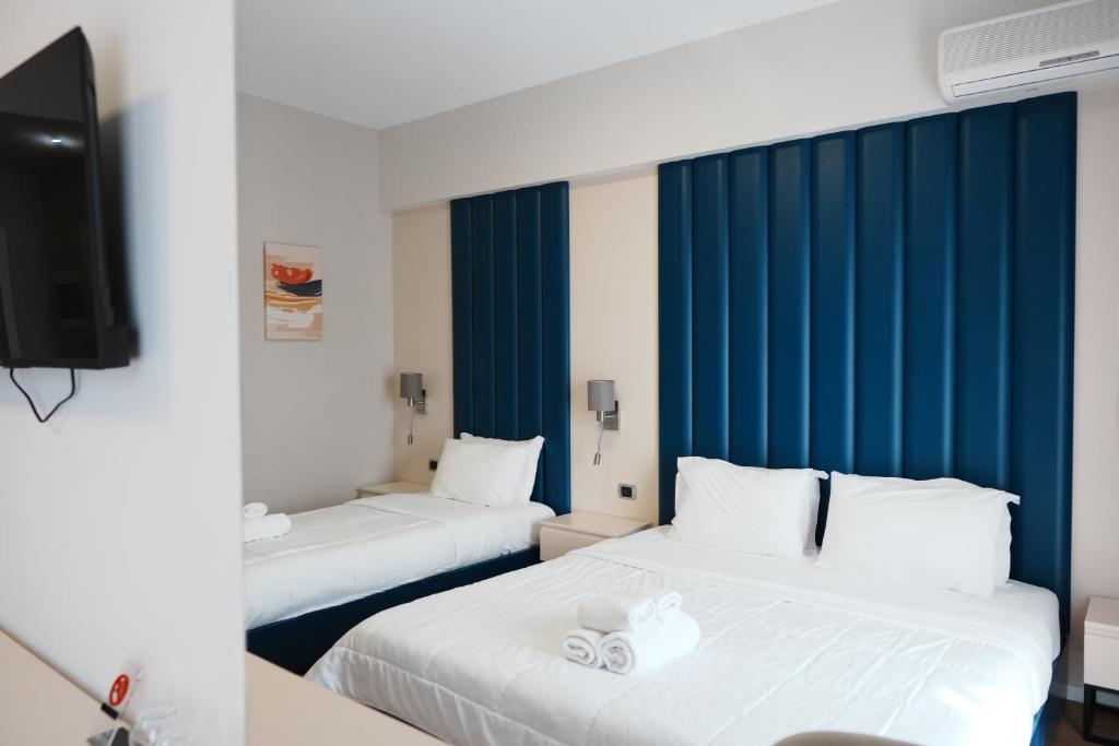 Triple Room With Balcony Sea View 2