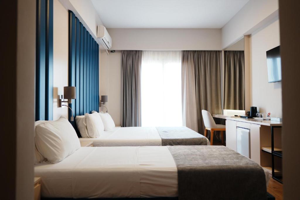Triple Room With Balcony Sea View 3