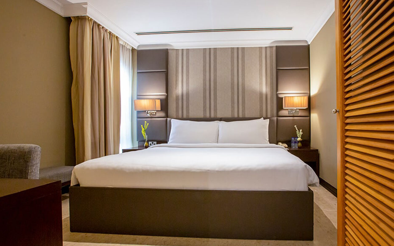 Suite With Outside Jacuzzi 1