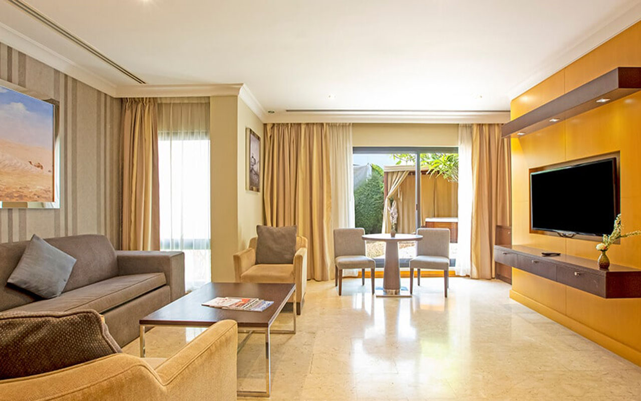 Suite With Outside Jacuzzi 2