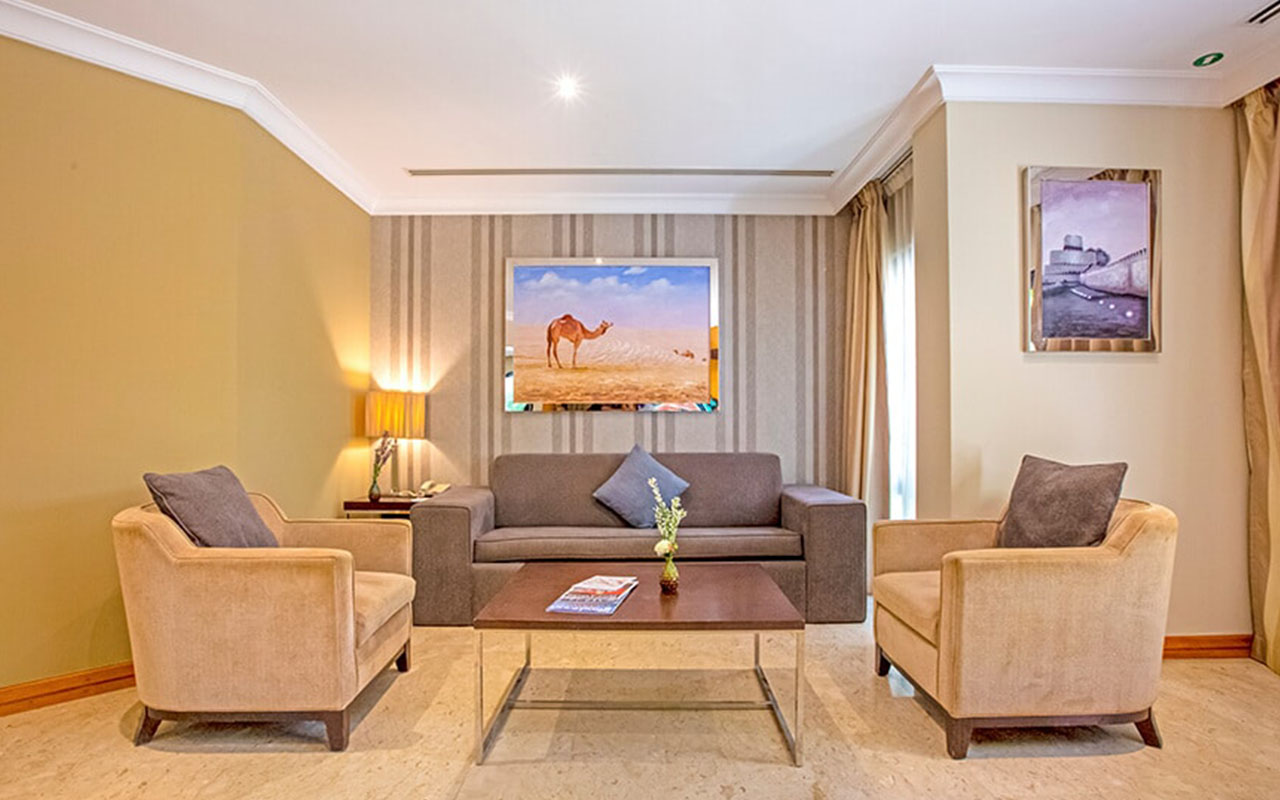 Suite With Outside Jacuzzi 3