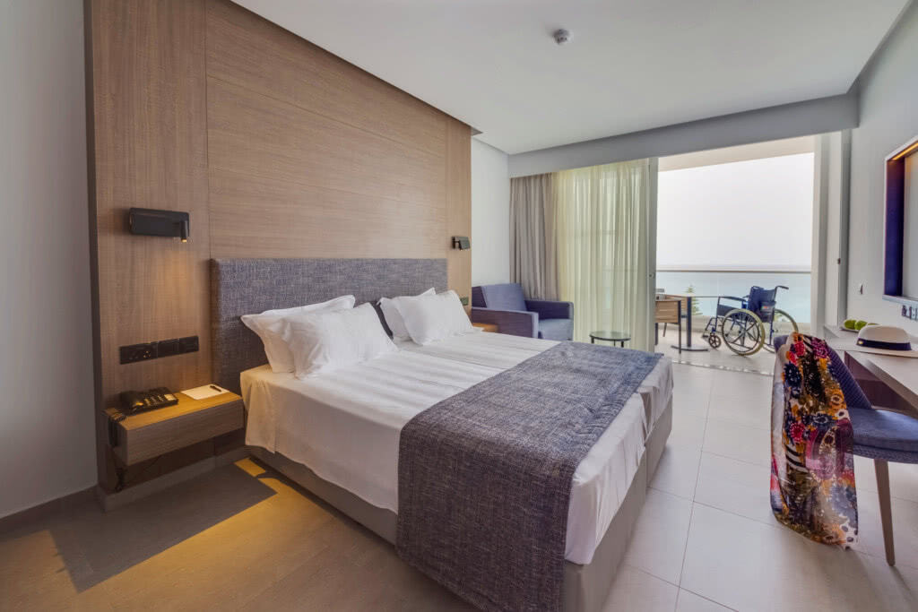 Deluxe Elite Adapted Suite Sea View 2