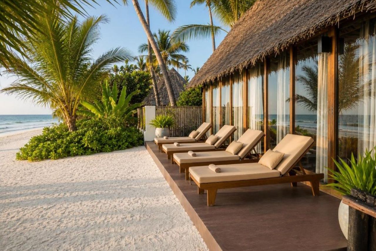 Deluxe Beachfront Villa 3