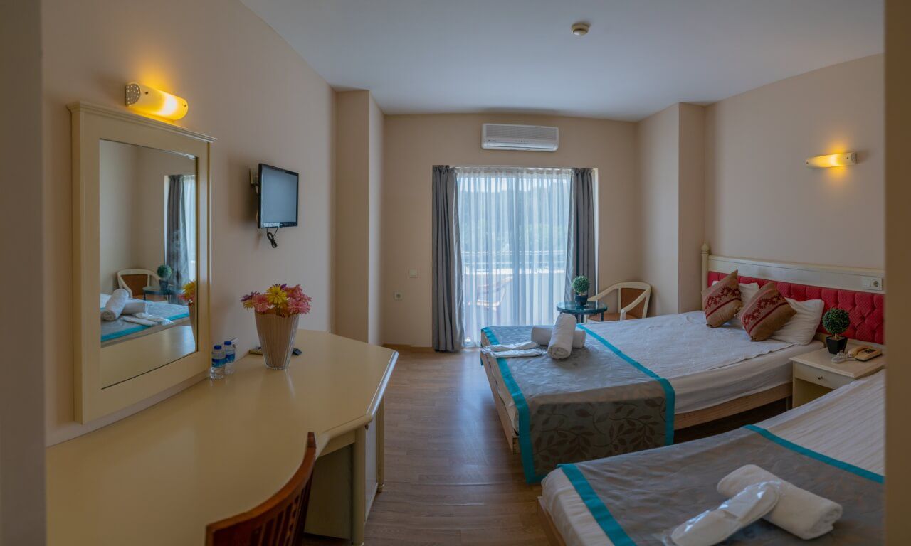 Twin Club Room 4