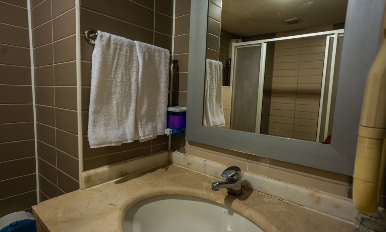 Twin Club Room 3