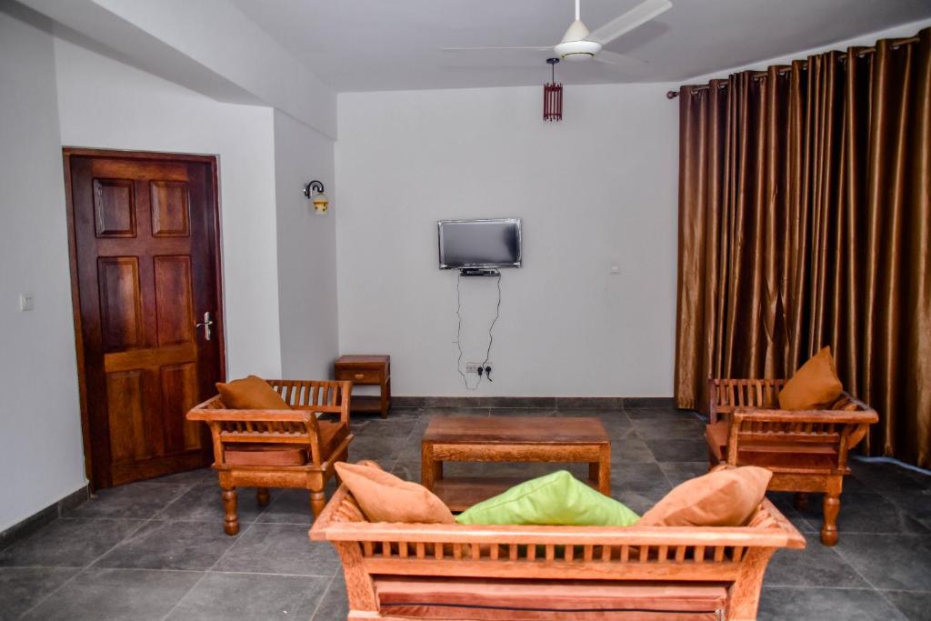 Executive Suite 4