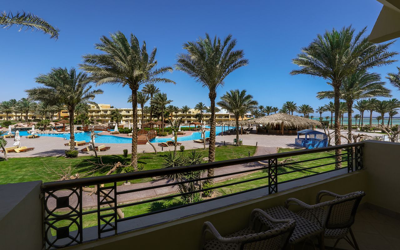 Superior Pool View 1