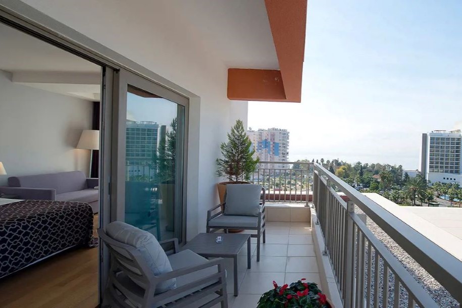 V Casual Suite Sea View With Balcony 3