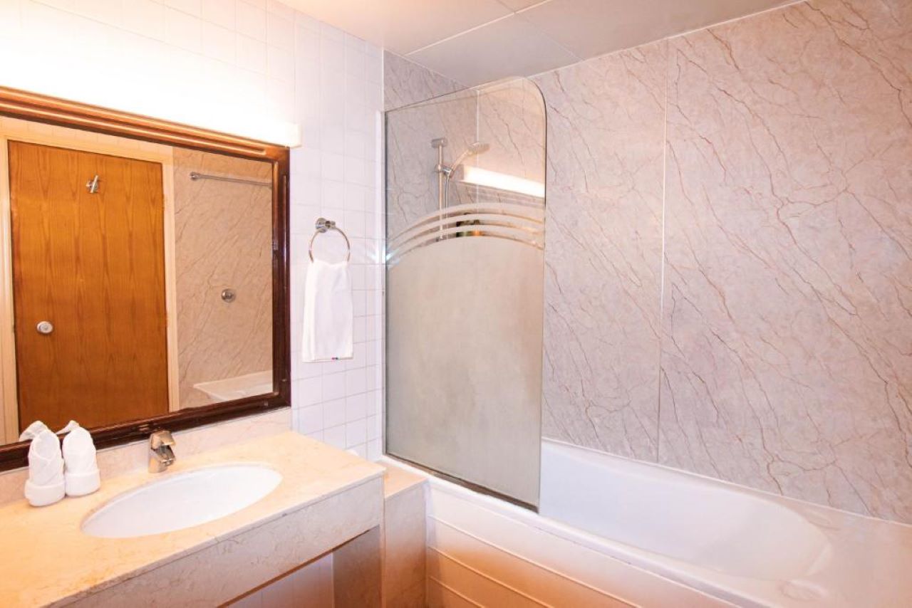 Deluxe Room 3