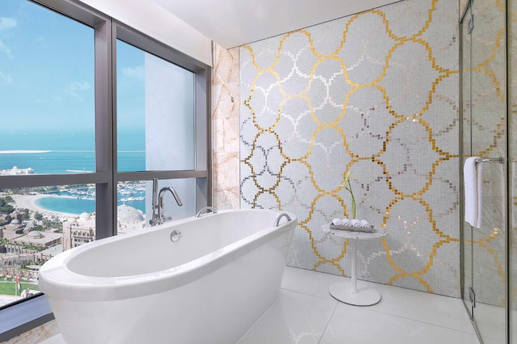 Twin Deluxe Room 3