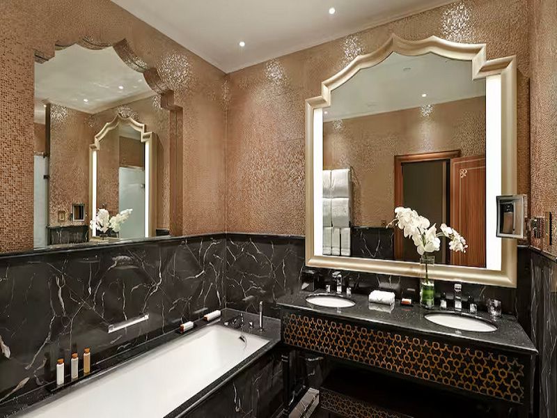 King Junior Suite with Sea View and Balcony 2