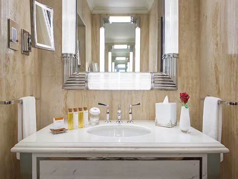 Royal Suite with Sea View 4