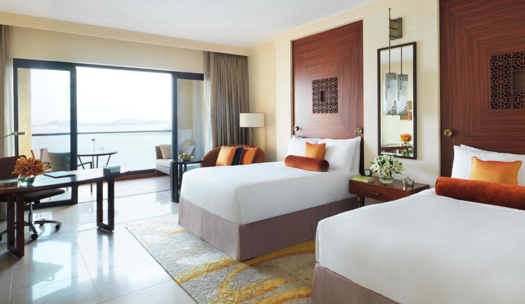 Deluxe Grand Family Room 3