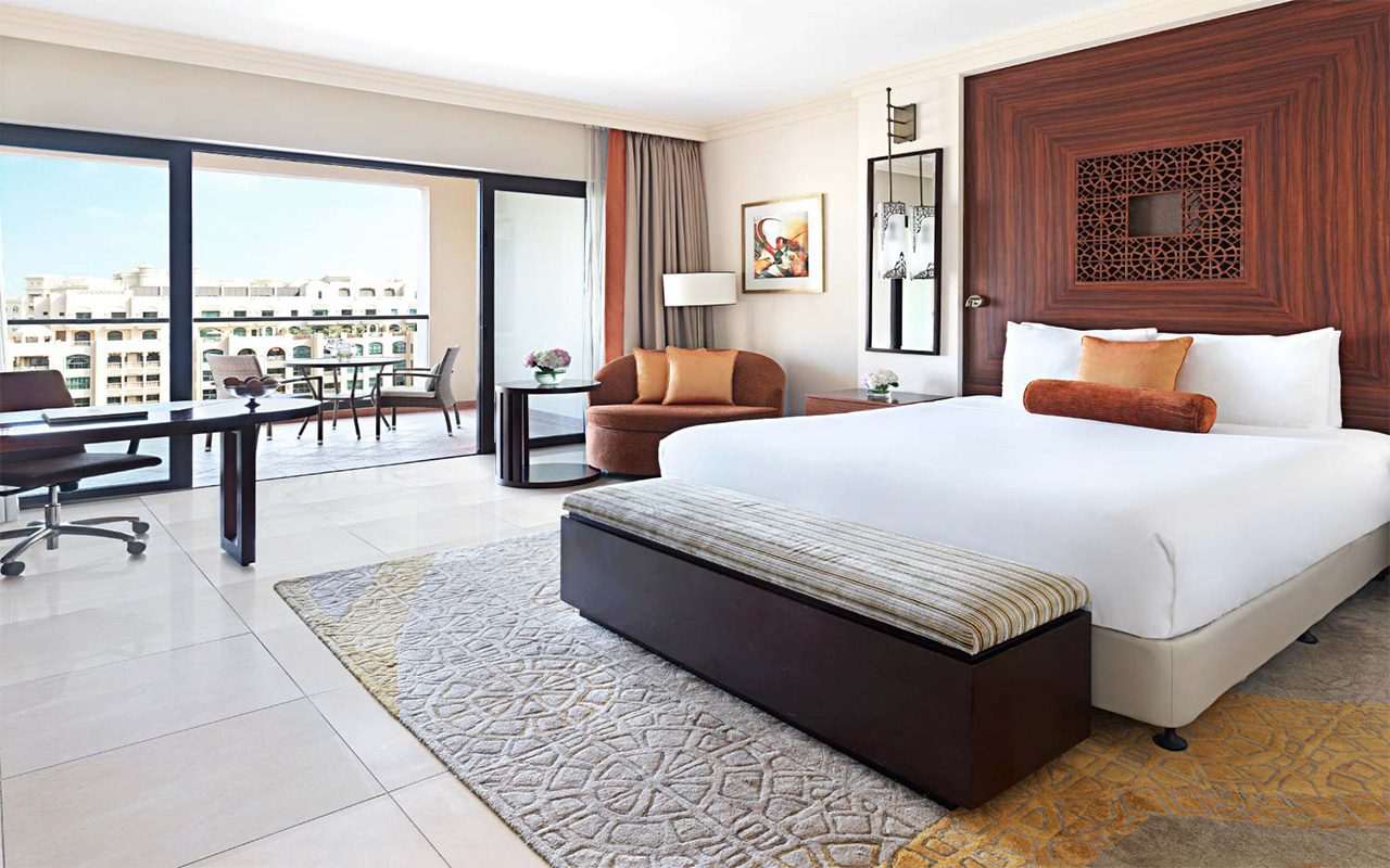 1 Bedroom Palm Sea View Suite King/Queen 1