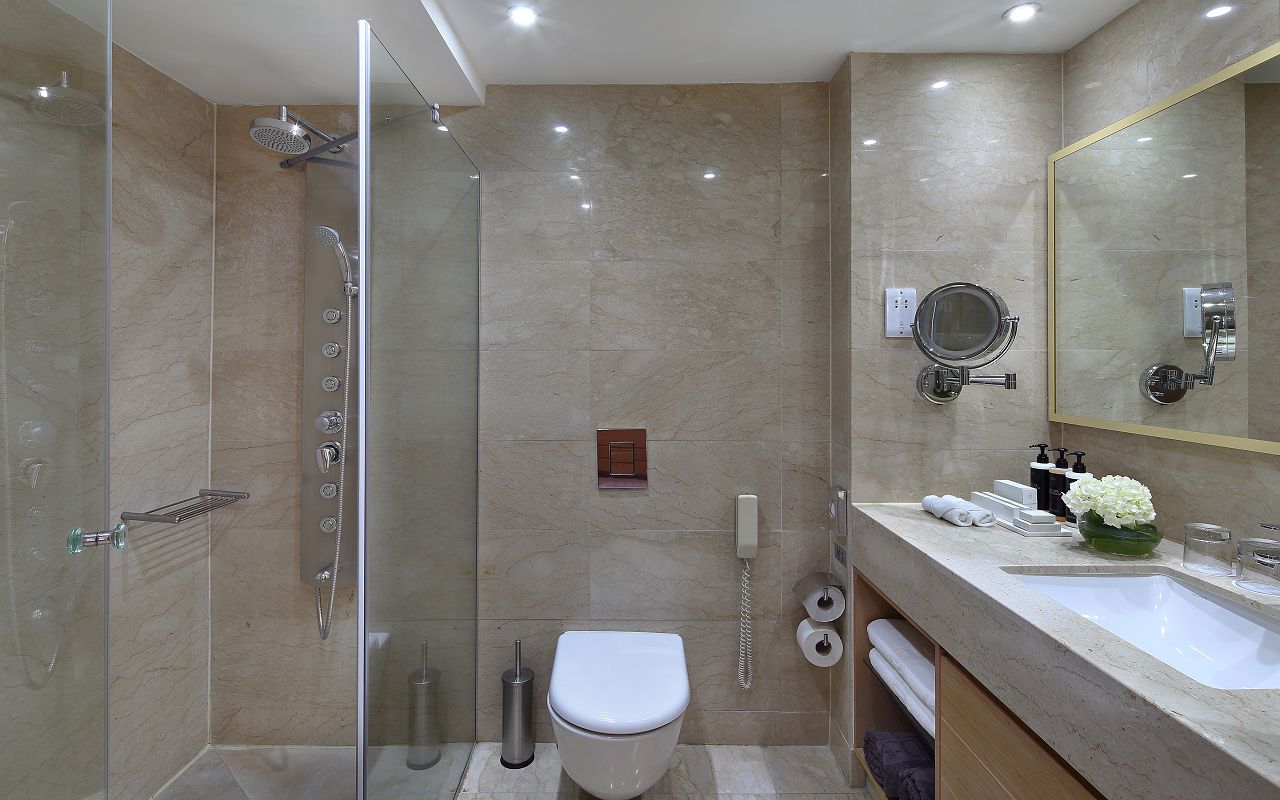 Deluxe Suite Sea View 3