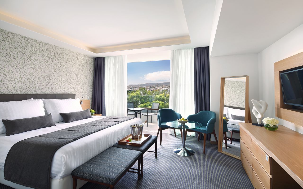 Deluxe Suite Sea View 2