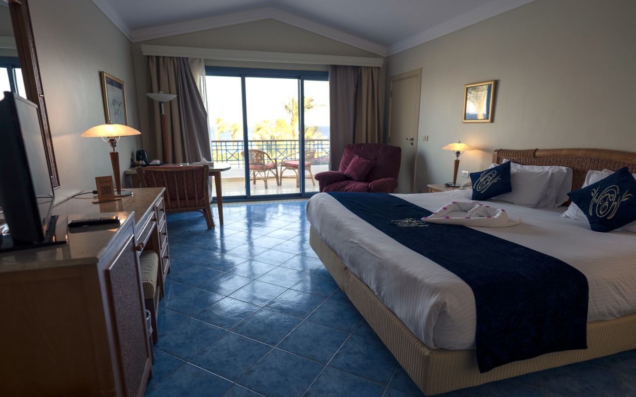 Deluxe Sea & Pool View Room 1