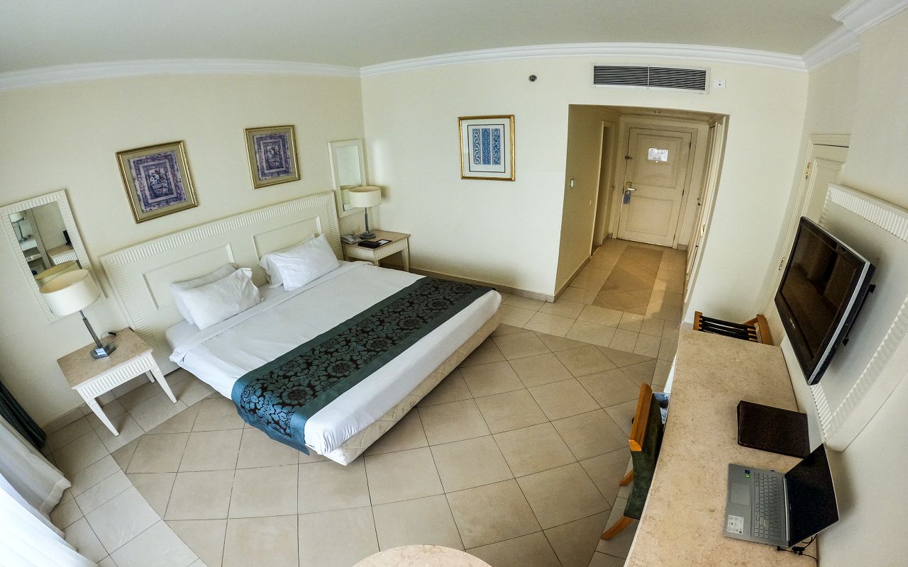 Deluxe Pool View Room 4