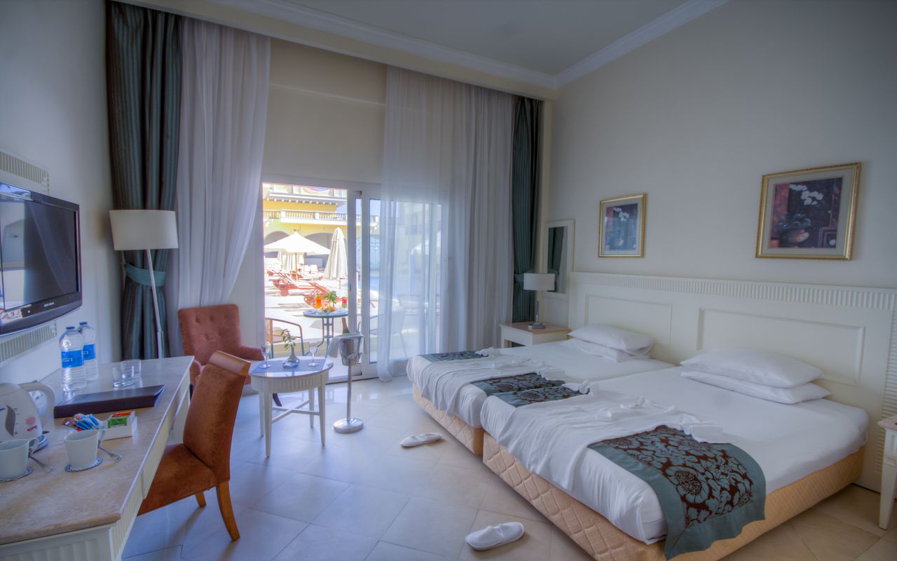 Deluxe Pool View Room 1