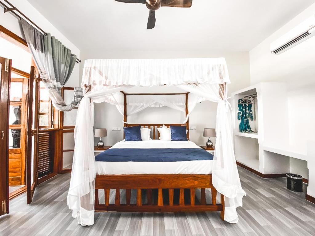 Deluxe Pool View Room with AC 2