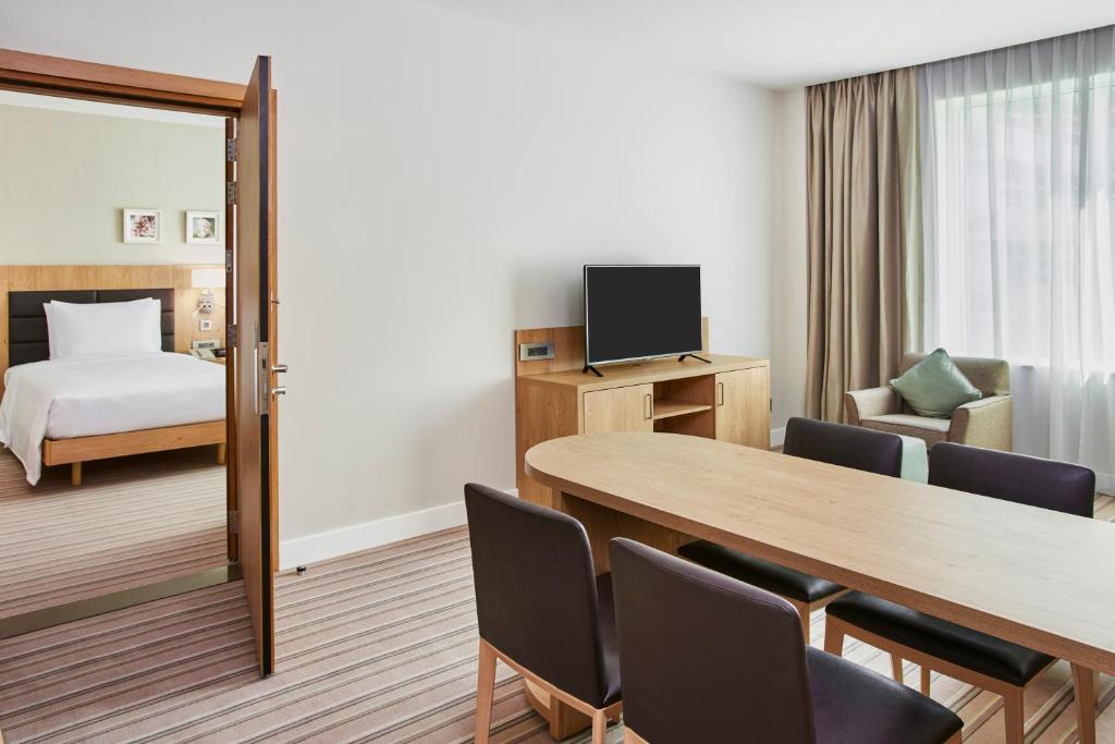 One Bedroom Suite 4