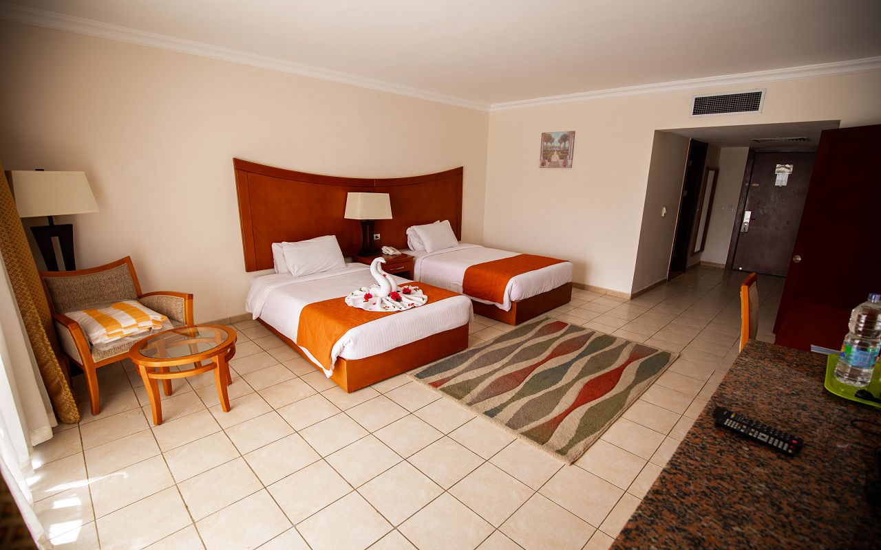 Deluxe Pool View Room 4