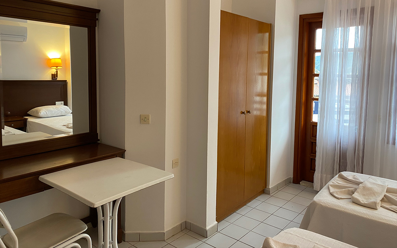 Studio Room Land View 3
