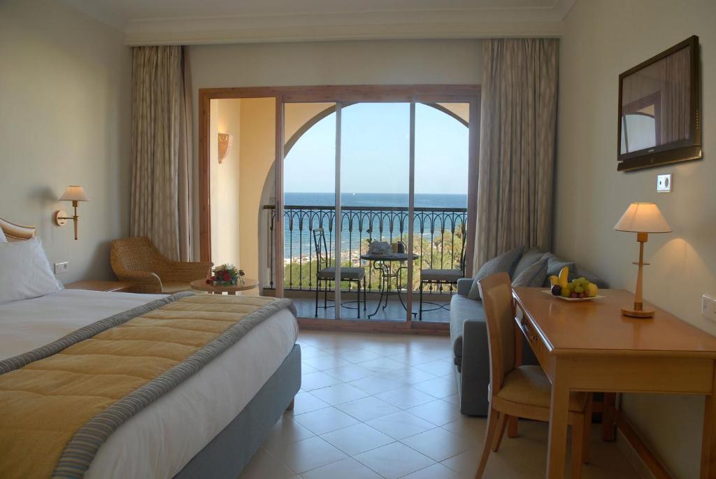 Classic Room Sea & Pool View 3