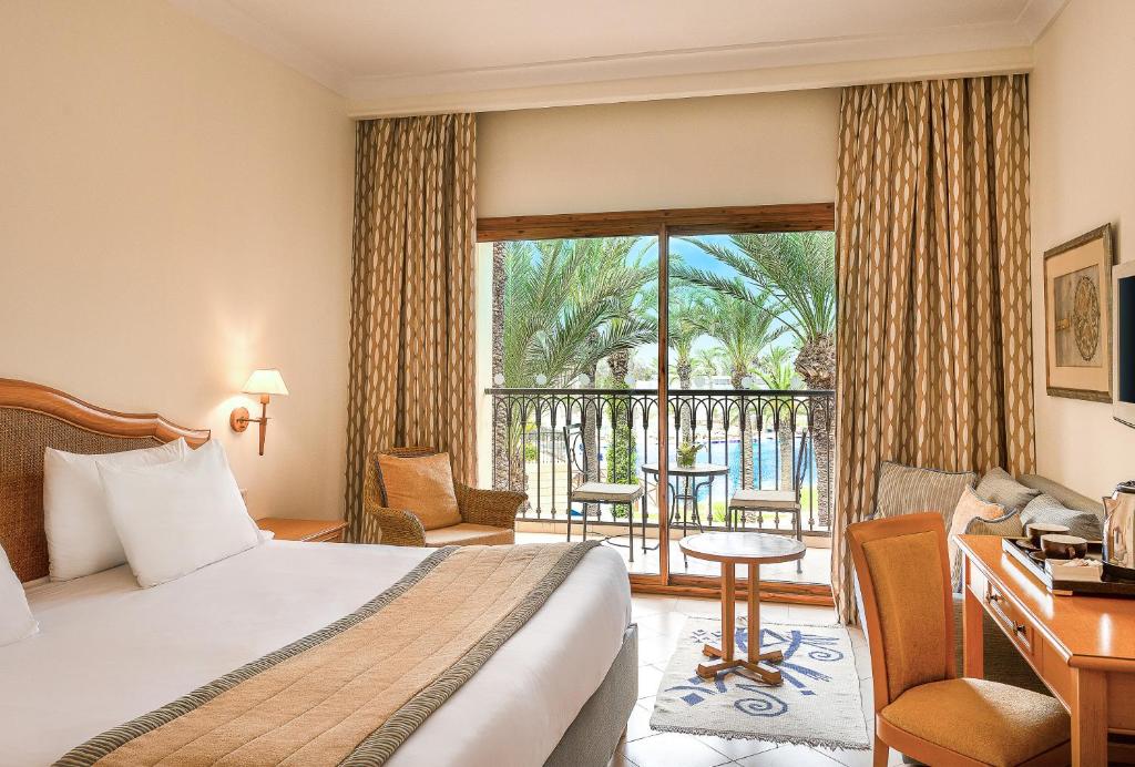 Classic Room Sea & Pool View 4