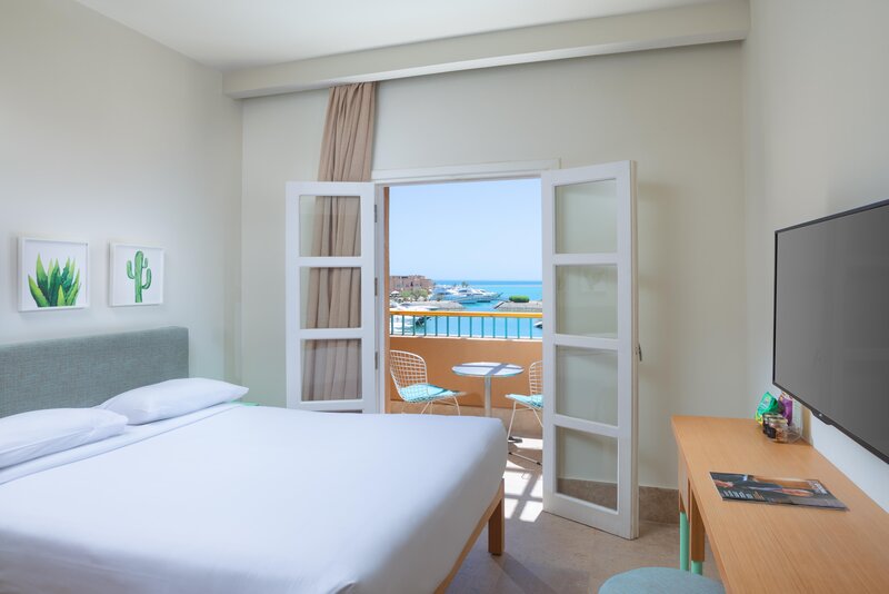 Marina Room 4