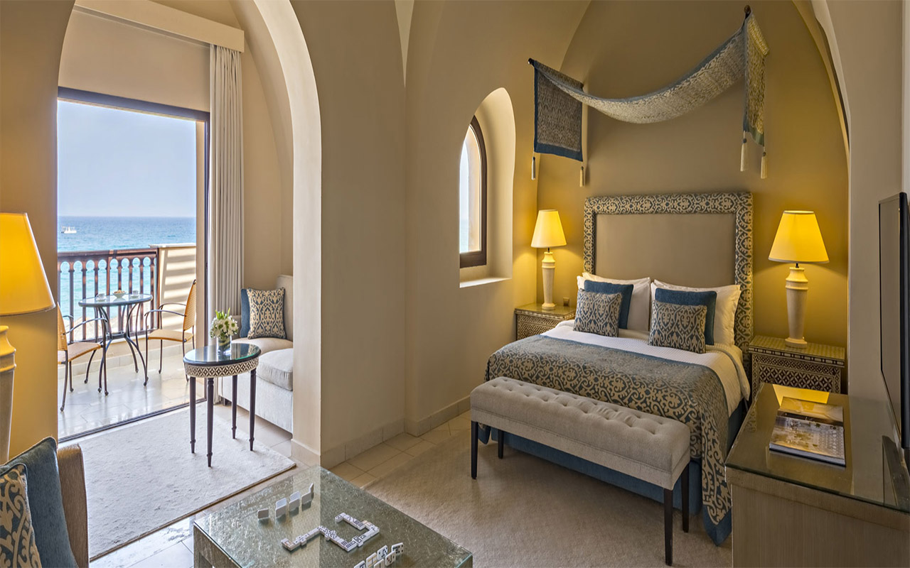 Al Dhow Suite Queen Bed 1