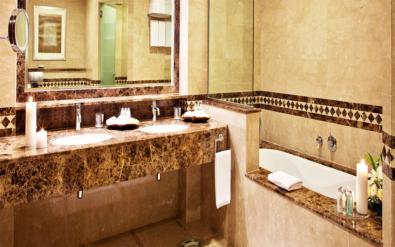 Al Qasr Suite Queen Bed 3
