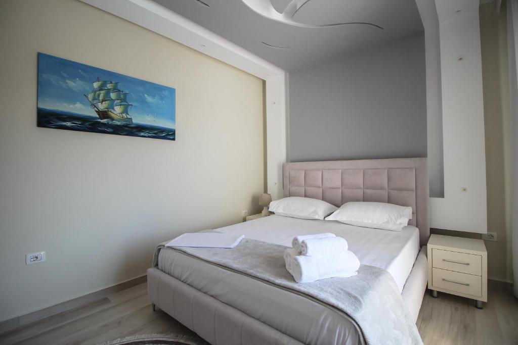 Deluxe Triple Room 2