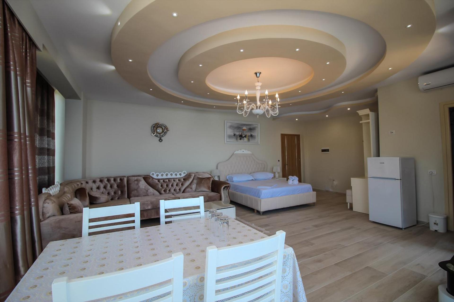 Queen Suite 1
