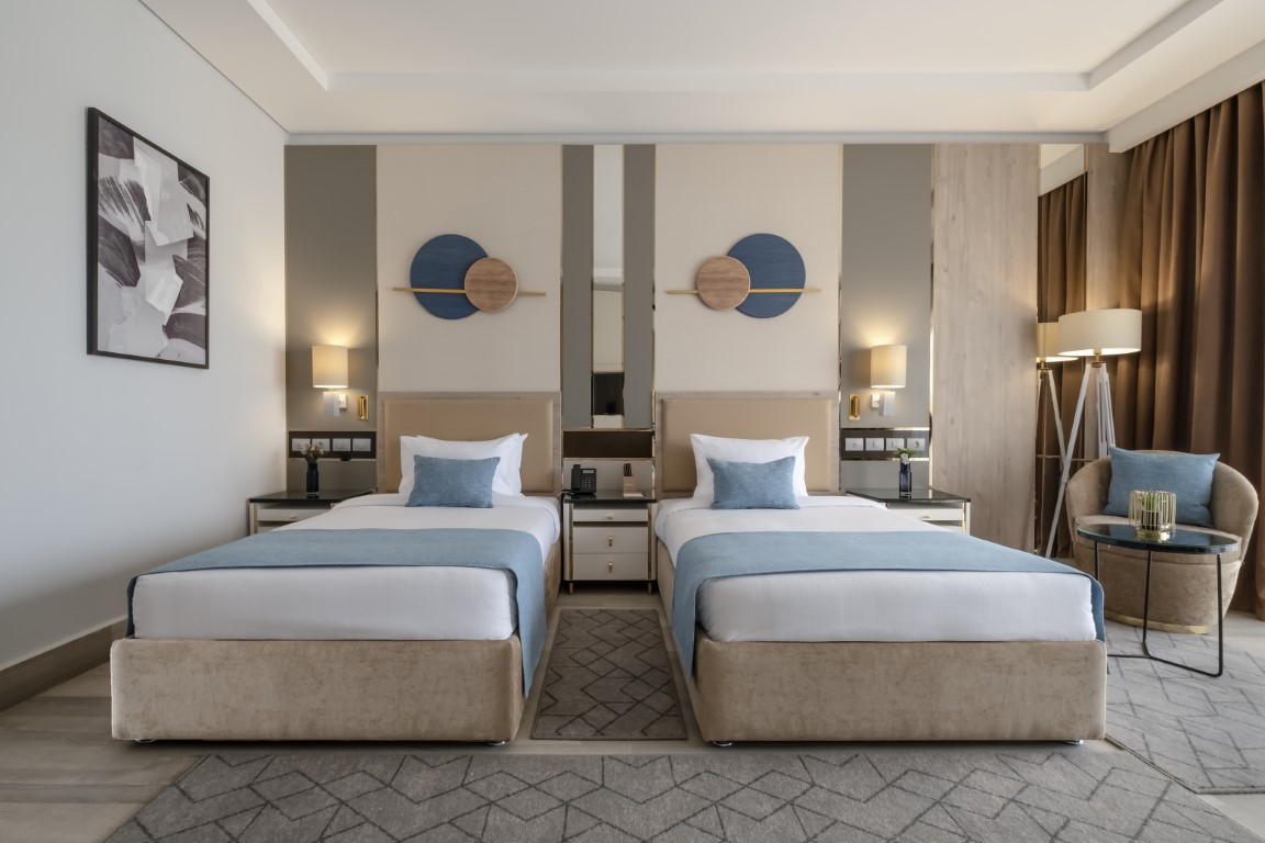 Deluxe Room Sea & Pool View 3