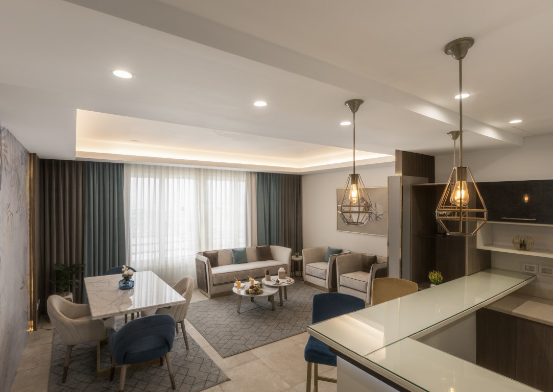 Royal Suite Sea & Pool View 3