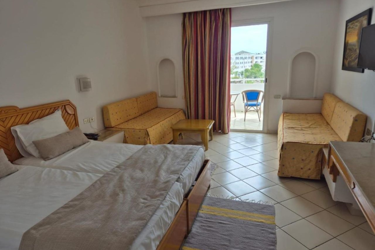 Deluxe Room 1