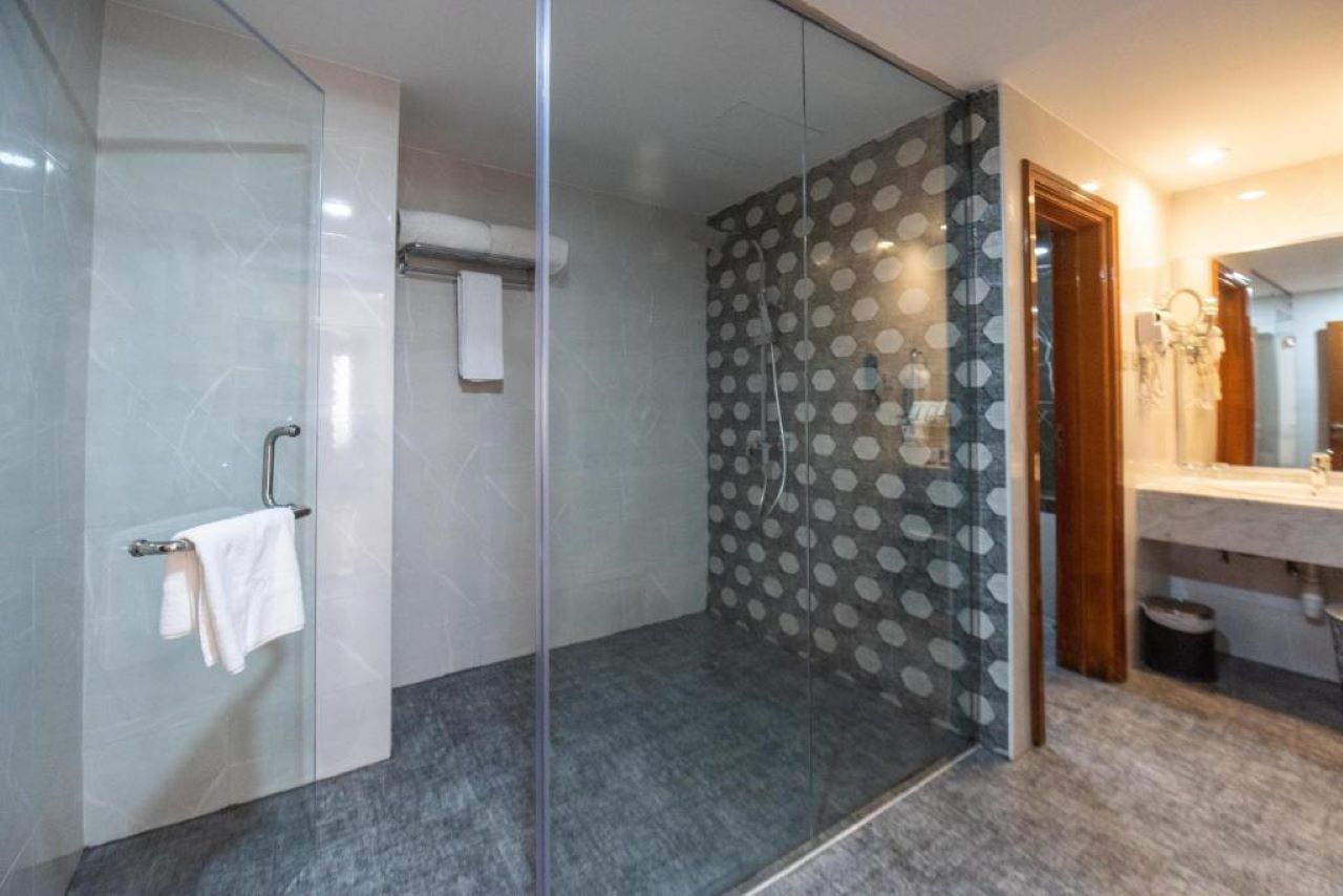 Executive Suite 3