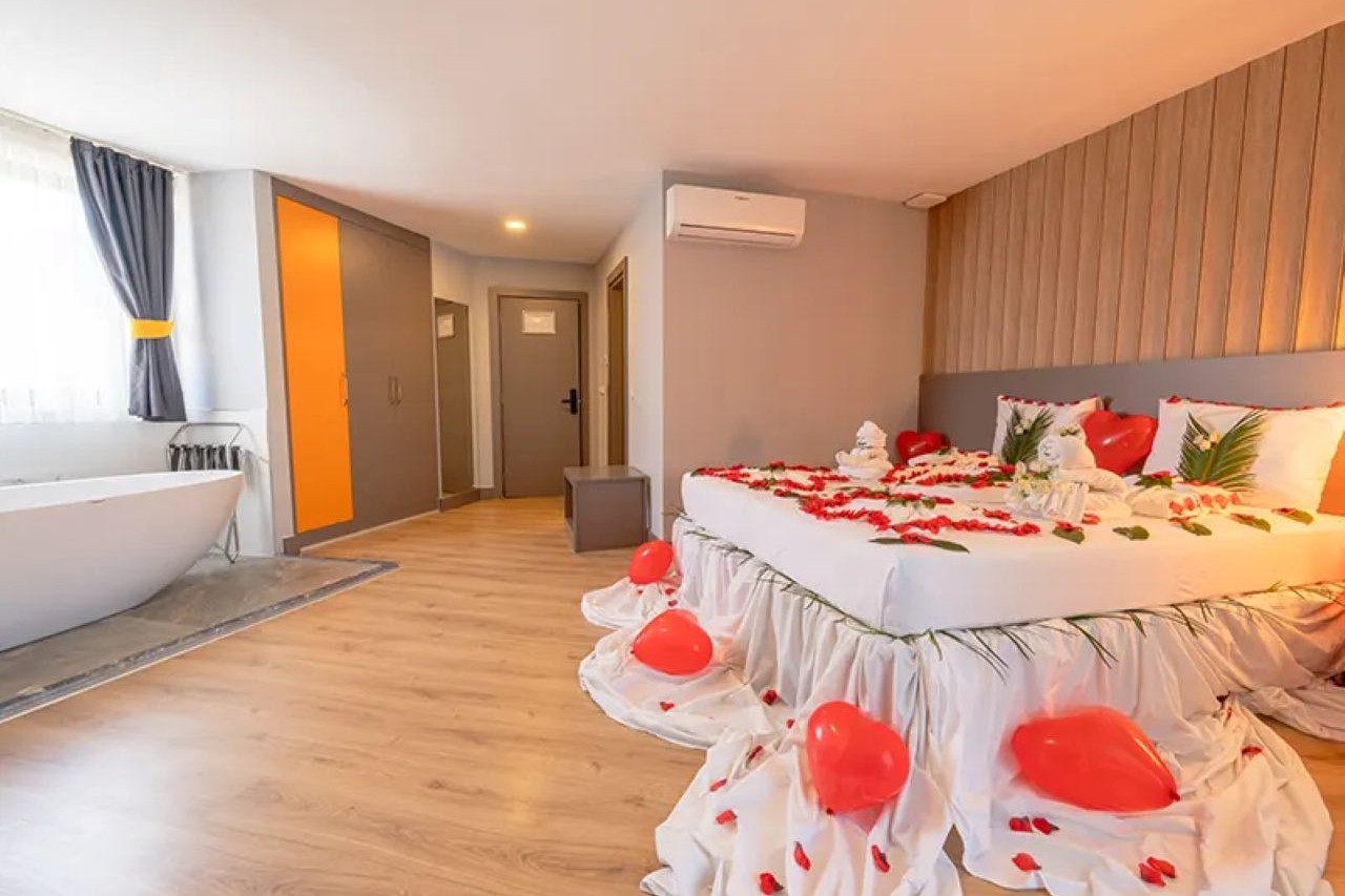 Honeymoon Room 1
