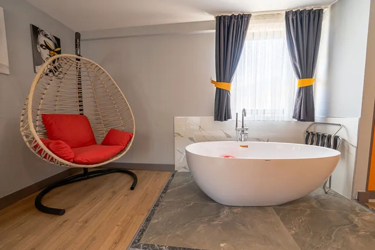 Honeymoon Room 2