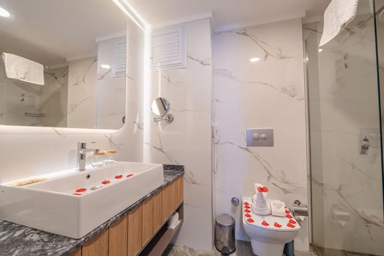 Honeymoon Room 3