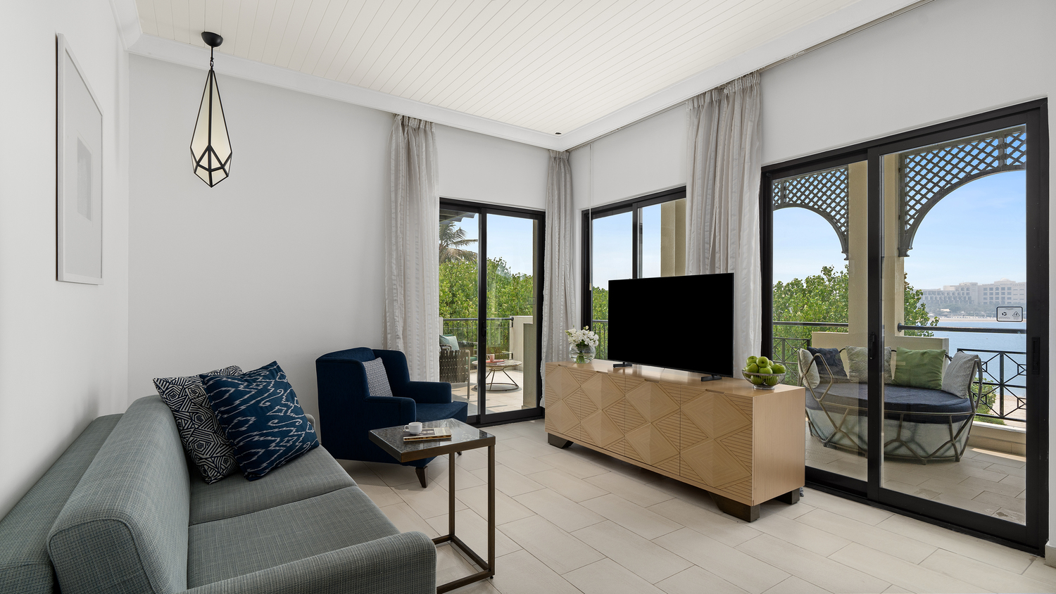 Two Bedroom Premium Suite Beach Front 3