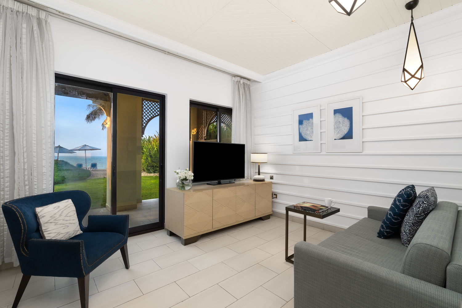 One Bedroom Premium Suite Beach Access 3