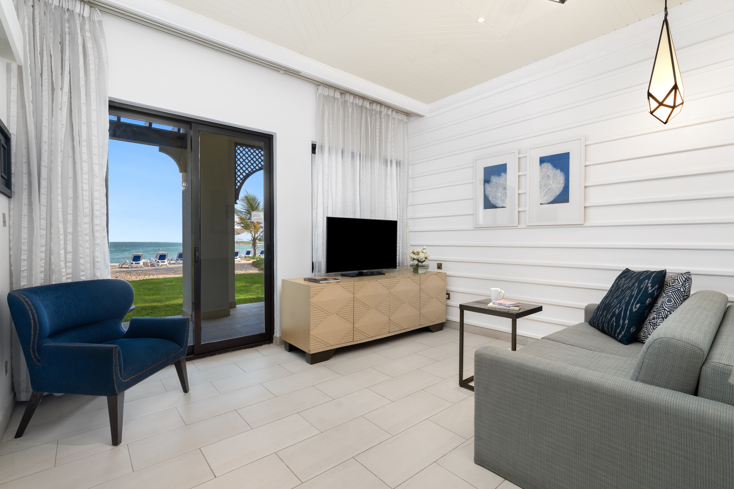 One Bedroom Premium Suite Beach Access 4